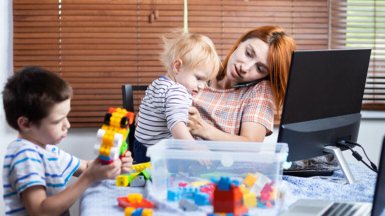 Essere mamma, una vera palestra